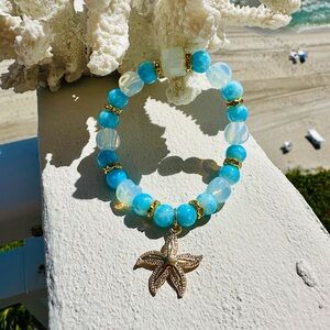 BRACELET -  NWOT Gold and Blue Beaded Starfish Bracelet